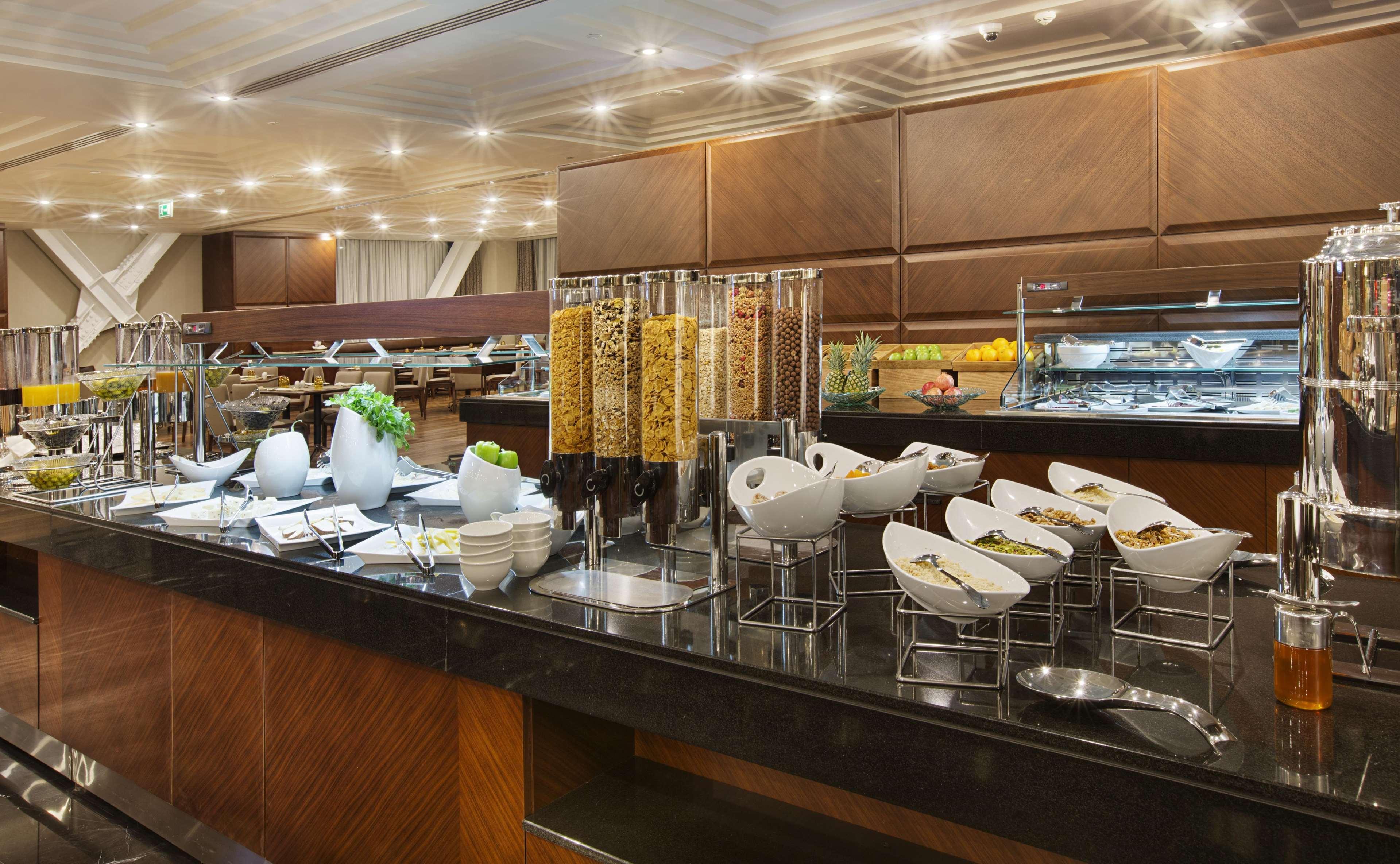 Doubletree By Hilton Istanbul-Avcilar Hotel Exterior photo A buffet at a hotel