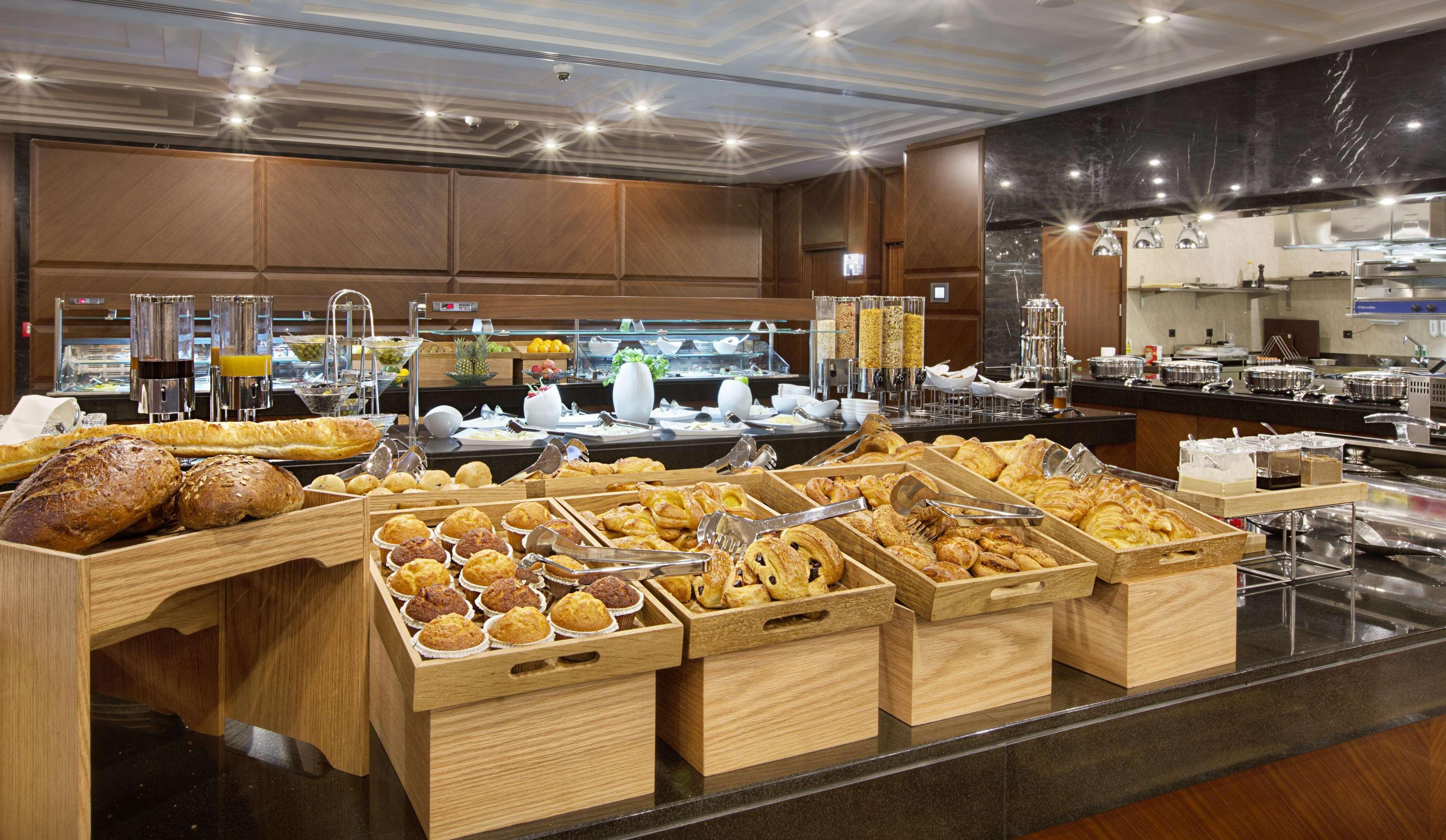 Doubletree By Hilton Istanbul-Avcilar Hotel Exterior photo A bread station at a buffet