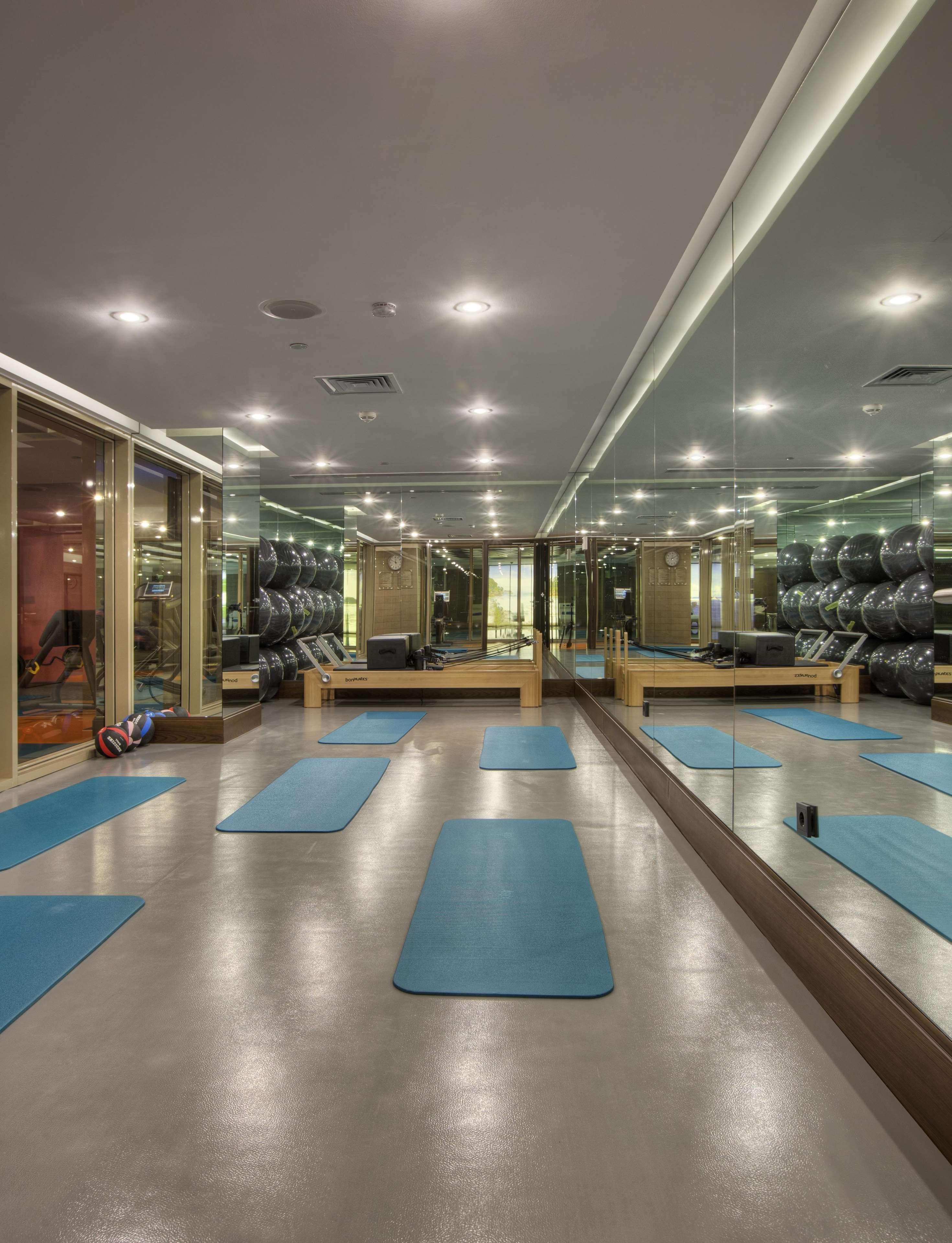 Doubletree By Hilton Istanbul-Avcilar Hotel Exterior photo The gym at the hotel