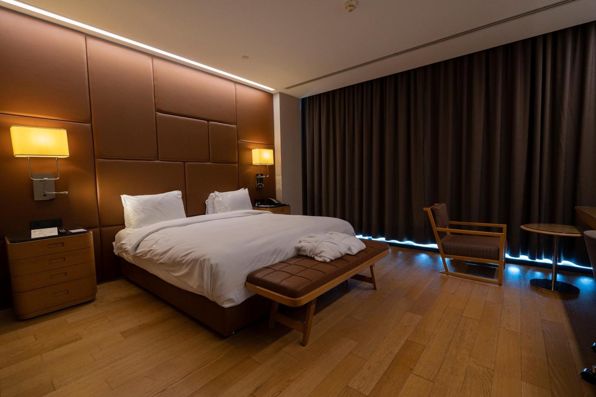 Doubletree By Hilton Istanbul-Avcilar Hotel Exterior photo A room at the hotel