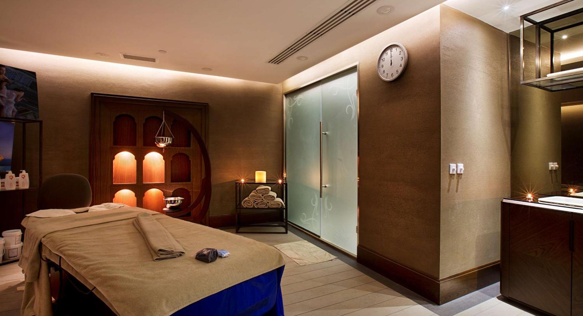 Doubletree By Hilton Istanbul-Avcilar Hotel Exterior photo A treatment room at the spa