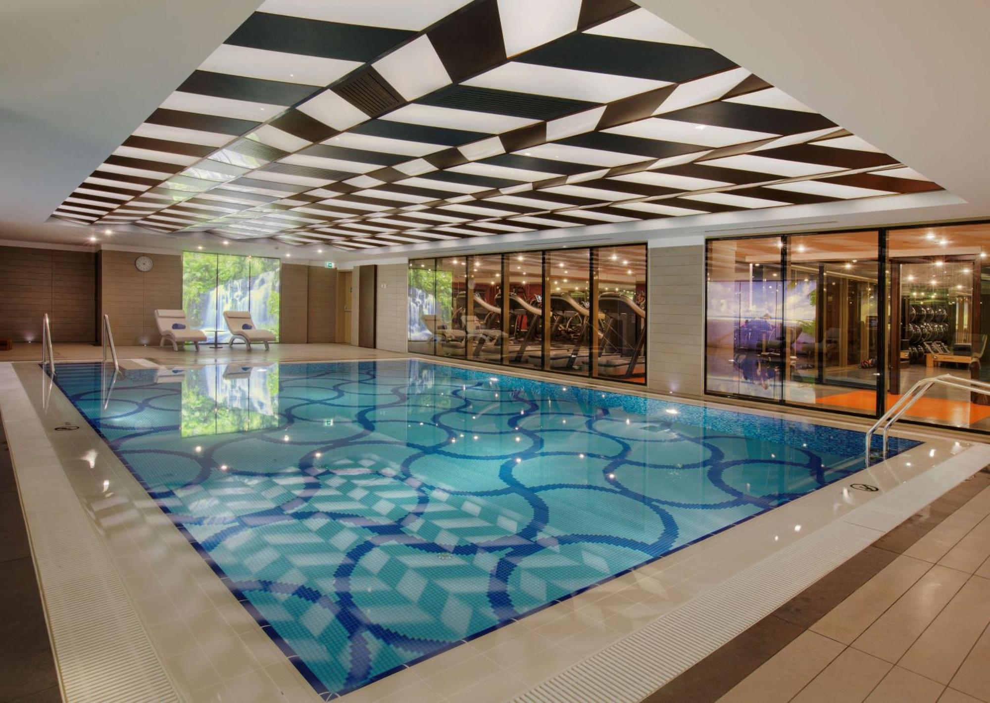 Doubletree By Hilton Istanbul-Avcilar Hotel Exterior photo The swimming pool at the hotel
